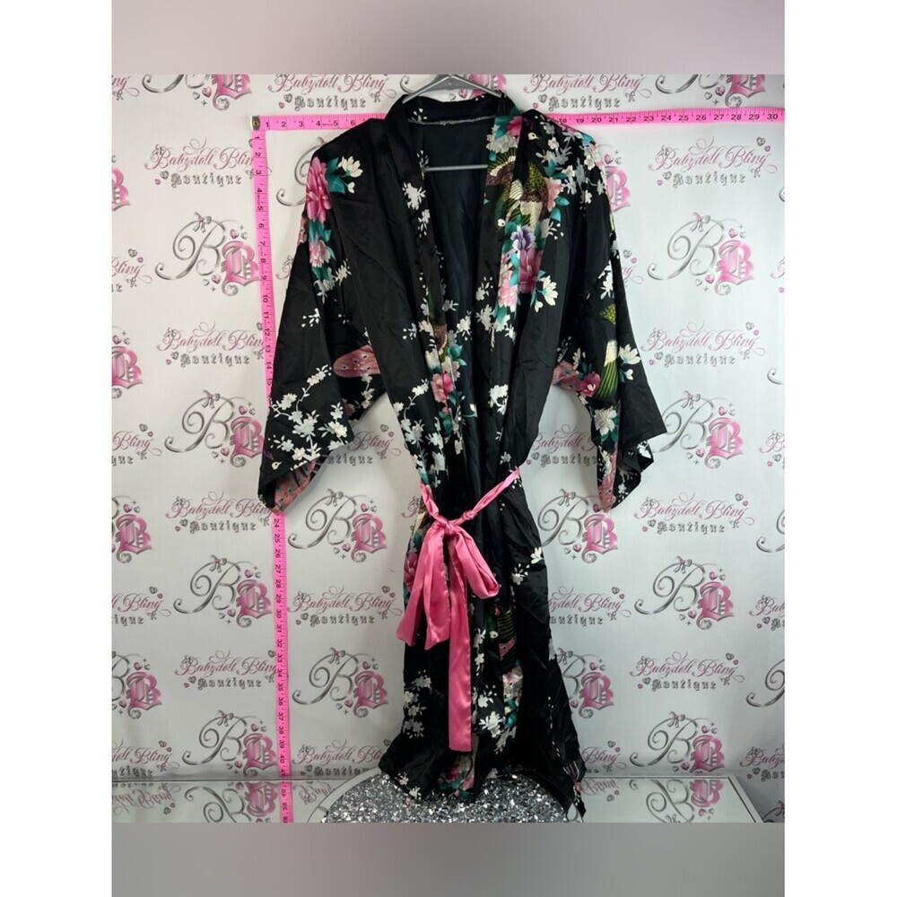 Robe kimono toe up belted pink Black Floral Satin Kimono Robe with Pink Sash